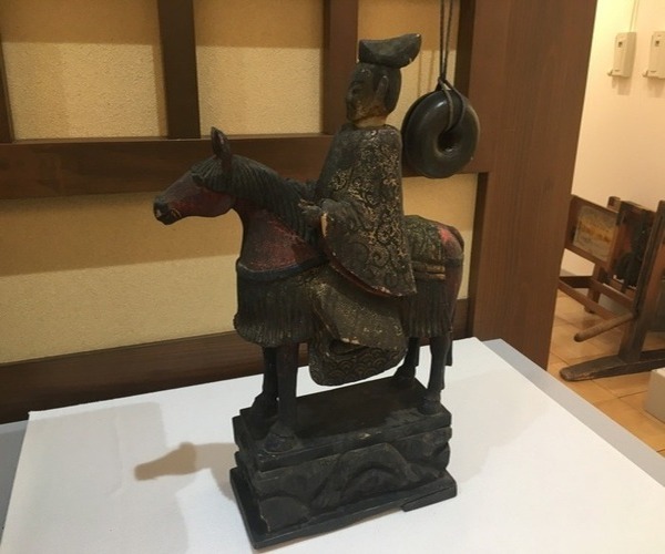 馬を守護する神像